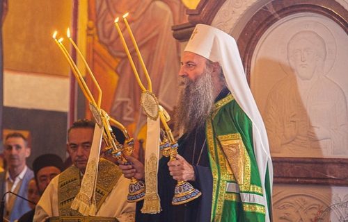 Patrijarh Porfirije i mitropolit Joanikije osveštali kamen temeljac crkve i gimnazije Sveti Sava