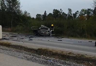 Tragedija kod Požarevca: Auto se zapalio posle sudara sa kamionom, poginuo vozač (VIDEO)