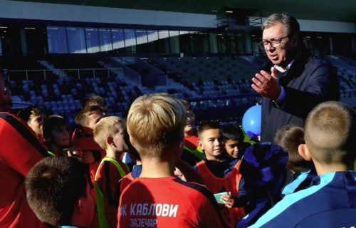 "Moramo da mislimo prvenstveno na našu decu": Vučić obišao i otvorio savremeni stadion u Zaječaru