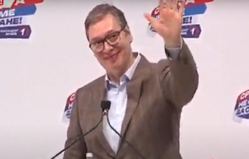 Gromoglasne ovacije za Vučića u Kraljevu: "Izbori nisu igra, razmislite ko čuva Srbiju, a ko bi je sutra na tacni predao"