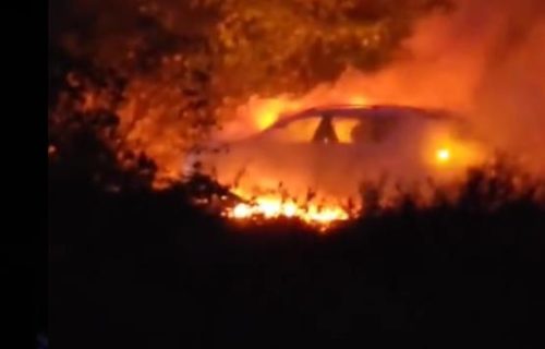 Plamen guta auto na Iriškom vencu: Snimak požara dospeo na društvene mreže (VIDEO)