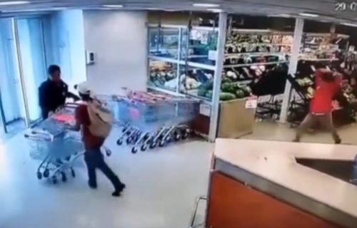 Lopov probao da pobegne, pa "popio" nokaut izdaleka: Prodavac nije imao milosti (VIDEO)