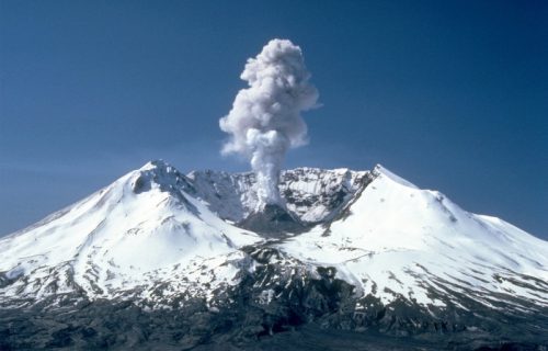 "Preduzmite sve mere zaštite!": Upozorenje za građane Japana, eruptirao vulkan (VIDEO)