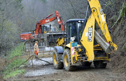 Rekonstrukcija 5,3 kilometra puta između Bratljeva i Kovilja u punom jeku, ministar obišao radove