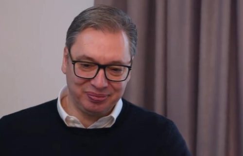 "Dragi tata, volim te": Vučić objavio čestitku koju je od Vukana dobio za Novu godinu (FOTO)