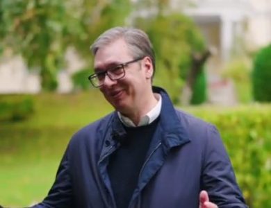 Vučić: “Tražio sam od veštačke inteligencije da pokaže Srbiju u savršenoj realnosti, čak i ona zna da zavisi od vas, od nas, od izbora” (VIDEO)