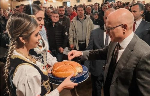 "Sudbonosni, teški izbori, ali istovremeno i izuzetno laki": Vučević obišao Priboj i Prijepolje (FOTO)