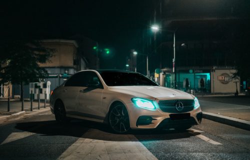 Mercedes uvodi novi standard: Spremite se za tirkiznu signalizaciju na vozilima, evo šta ta boja označava