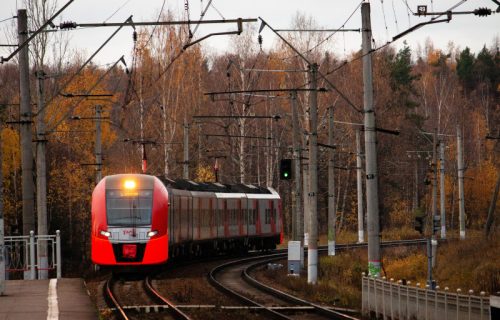 Apel Železnica Srbije: Ne penjite se na vagone, kroz kontaktnu mrežu prolazi struja jačine 25.000 volti