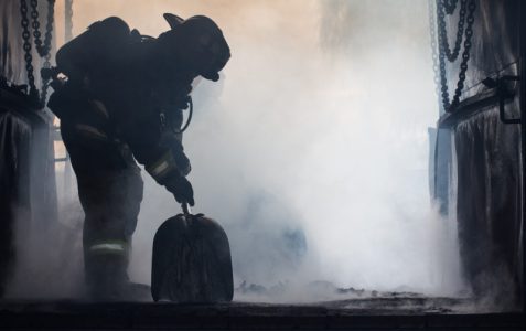 VELIKI požar u MOSKVI: Vatra buknula u zgradi, angažovano 120 vatrogasaca