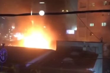 Požar na Autokomandi: Gori kod auto-servisa, vatra se proširila i na zgradu! (VIDEO)
