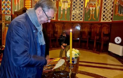 "Ponosan sam na našu tradiciju i veru. Uliva mi dodatnu snagu": Predsednik Vučić obišao manastir Đunis (FOTO)