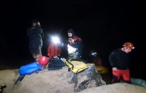 Drama u Sloveniji: Petoro ljudi zarobljeno u pećini, spasioci im dopremaju vodu, hranu i suvu odeću