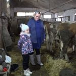 Tanja završila 3 fakulteta, pa otišla na selo: Brine o 45 grla i proizvodi mleko (VIDEO)