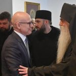 Ministar Vučević na slavi kod episkopa Irineja: "Svim svečarima srećna i blagoslovena krsna slava" (FOTO)