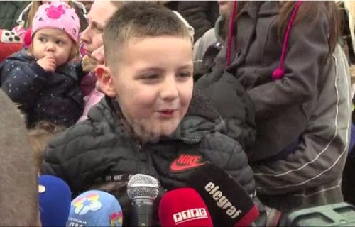 Ivan(6) je pronašao zlatnik u česnici teškoj preko 200 kg ispred Hrama Svetog Save