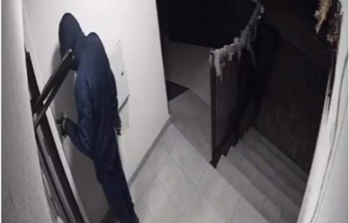 Uhapšen zbog sumnje da je pretio supruzi: Nožem udarao po interfonu kad mu nije otvorila vrata (VIDEO)