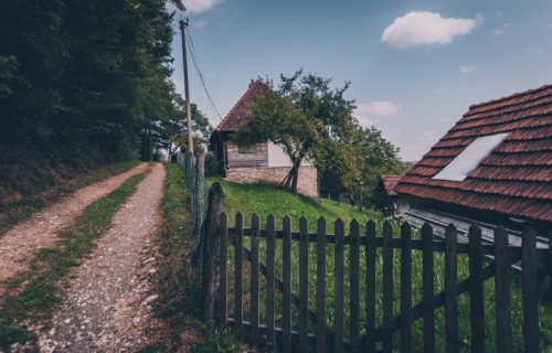 Počinje prijava za novu pomoć države! Evo ko ima pravo da dobije kuću i 10.000 evra i kako da se prijavi