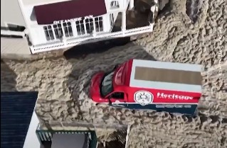 Nestvarna pojava nakon snažne oluje u SAD: Ulice Nju Hempšira prekrivene penom (VIDEO)