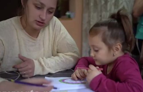 Jani je potrebna naša pomoć! Od zdravog detinjstva je deli lečenje za koje je potrebno 30.000 evra