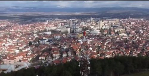 Scena iz Leskovca gađa pravo u srce: Devojka zaustavila kola i prišla deki kojeg su svi ignorisali