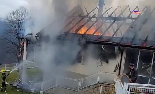 Izgorela porodična kuća: Plamen progutao 80 kvadrata i kompletno pokućstvo (VIDEO)