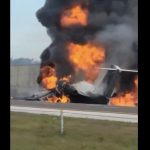 Avion prinudno sleteo na auto-put u Floridi, najmanje dve osobe poginule (VIDEO)