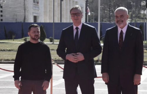 Vučić se obratio medijima u Tirani: "Celu noć traju pregovori oko deklaracije" (FOTO+VIDEO)