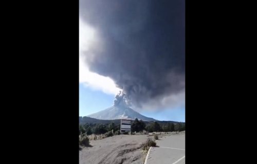 Vlada u Meksiku izdala žuto upozorenje: Aktivirao se vulkan, otkazana 22 leta (VIDEO)