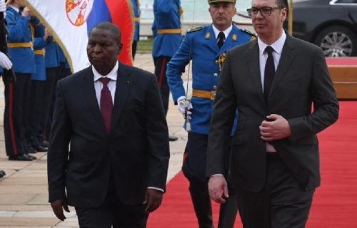 Poslali SNAŽNE prijateljske poruke! Vučić posle sastanka sa Tuaderom: Ne postoji ni jedna evropska zemlja koja sa toliko ljubavi gleda na afrički kontinent kao Srbija(FOTO)