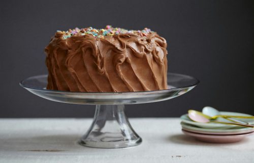 Pitali smo ChatGPT da nam sastavi recept za čokoladnu tortu, napravili smo je i savršena je!