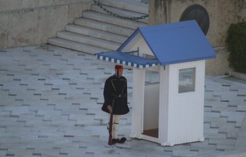 U Atini se danas glasa o istopolnim brakovima: Grčka crkva se protivi, šta će parlament odlučiti?