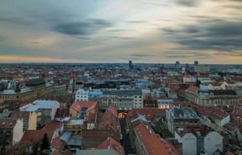 Preminuo čovek koji se zapalio u centru Zagreba