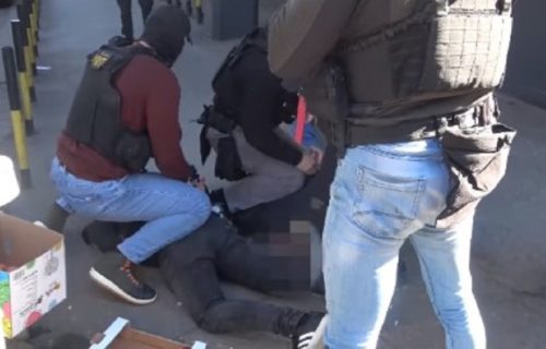 Pogledajte munjevitu akciju policije: Uhapšena dvojica pljačkaša neposredno nakon krađe (VIDEO)