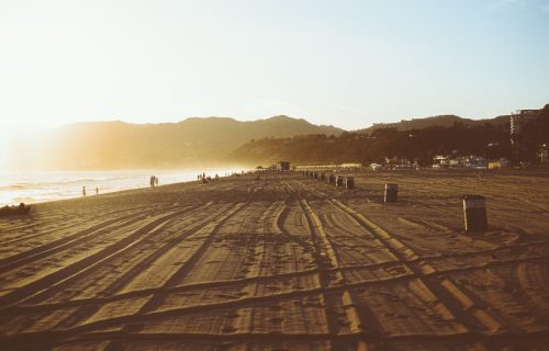 Užas na Floridi: Urušio se pesak na decu dok su se igrala na plaži, devojčica (5) nastradala