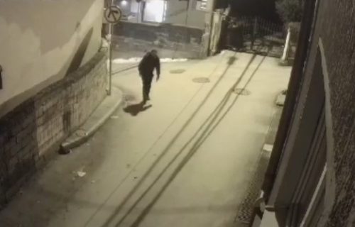 Novi Pazar na nogama, muškarac s nožem u ruci šeta ulicama i krade šta mu padne pod ruku (VIDEO)