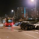 Udes u naselju Stepa Stepanović, autobus naleteo na parkirane automobile (FOTO)