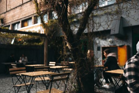 Kreće velika čistka u Beogradu: Komunalci ulaze u kafiće, nelegalne bašte lete za nekoliko sati