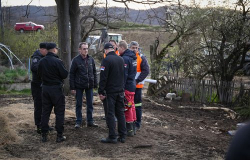 Ministar Gašić upravo napustio policijsku stanicu u Boru! Nije želeo da daje izjave za medije