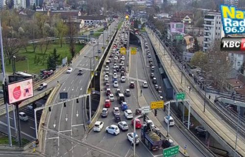 Beograđani, ne idite nigde bez preke potrebe, zaobilazite Autokomandu u širokom luku! Saobraćajni kolaps uoči derbija (VIDEO)