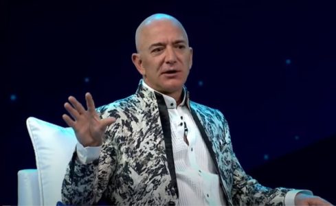 Džef Bezos najavio trajnu bazu na Mesecu: “Moramo da pobedimo Kinu i stignemo pre njih”