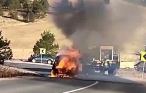 Vatra nasred puta na Divčibarama: Izgoreo automobil (VIDEO)