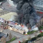 Veliki požar u Engleskoj: Gori skladište kod poznatog stadiona (VIDEO)