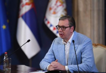 Vučić: Pred Srbijom su teški dani, ali ćemo se boriti (FOTO)