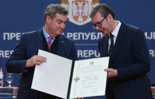 Predsednik sa Zederom: Vučić odlikovao premijera Bavarske velikim ordenom Srbije na lenti (FOTO)