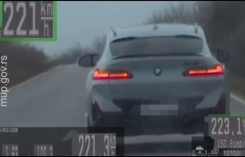 Turkinja "divljala" za volanom na putu Doljevac - Niš, policija je zaustavila (VIDEO)