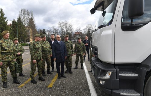 Vučević obišao Drugu brigadu kopnene vojske: Vojska Srbije je spremna da odgovori na sve pretnje (VIDEO)