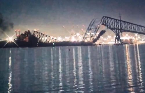 Proglašena vanredna situacija u Baltimoru nakon što je brod udario u most: Ronioci tragaju za nestalima