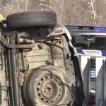 Teška nesreća kod Batajnice: Pijani vozač sleteo pežoom u kanal, auto potpuno uništen