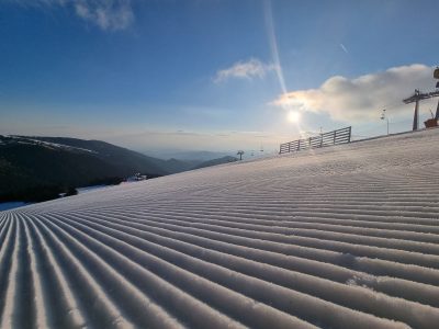 Uživajte u prolećnom skijanju! U ski centru Kopaonik -30% popusta do kraja sezone